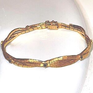 Solid 18kt gold bracelet with Ceylon sapphires